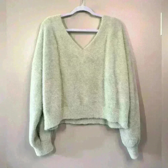 5 for $25| Fashion Nova soft fuzzy light gray v neck long sleeve sweater 2x - Picture 1 of 11
